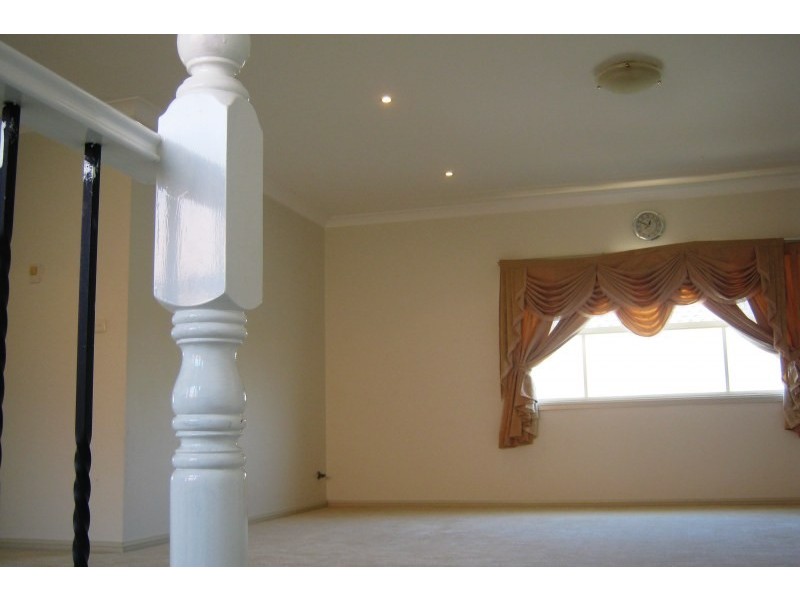 18 Lakewood Terrace, Glenmore Park NSW 2745