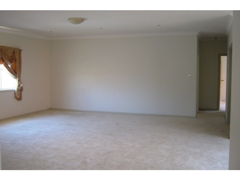 18 Lakewood Terrace, Glenmore Park NSW 2745