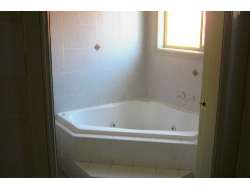 18 Lakewood Terrace, Glenmore Park NSW 2745