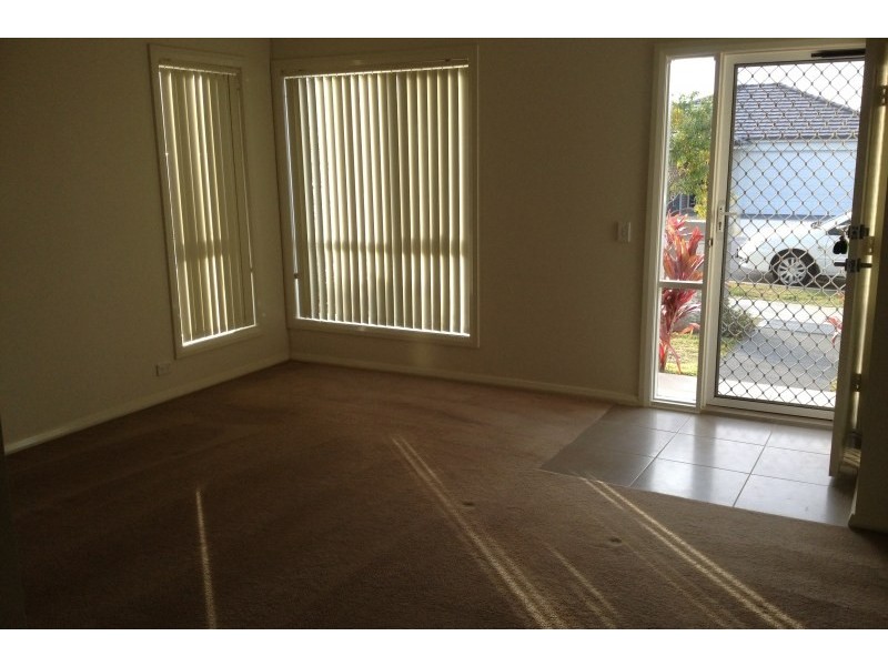 13 Treacey Avenue, Middleton Grange NSW 2171