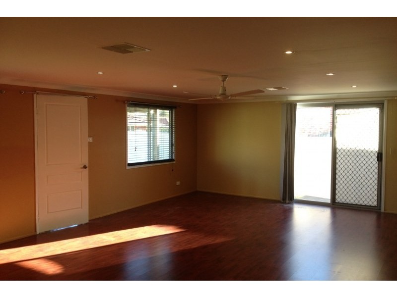 102 The Lakes Drive, Glenmore Park NSW 2745