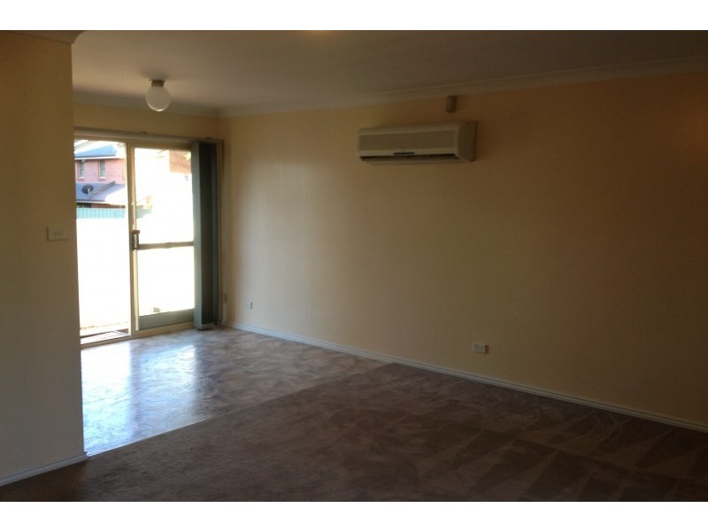 Unit 2/14 First Street, Kingswood NSW 2747