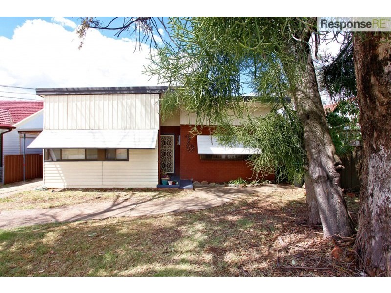 94 College Street, Cambridge Park NSW 2747