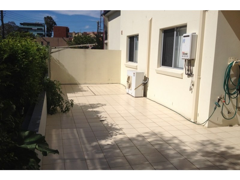 2/18 Higgins Street, Penrith NSW 2750