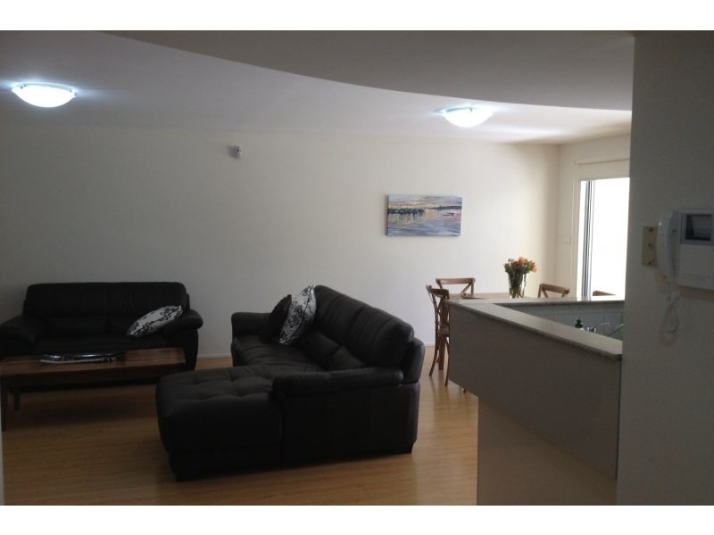 2/18 Higgins Street, Penrith NSW 2750