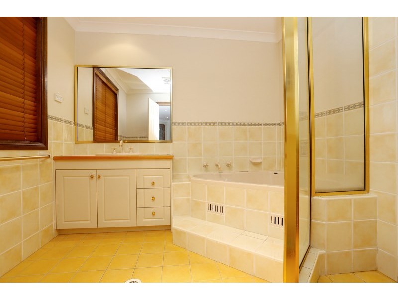 11 Devaney Avenue, Glenmore Park NSW 2745