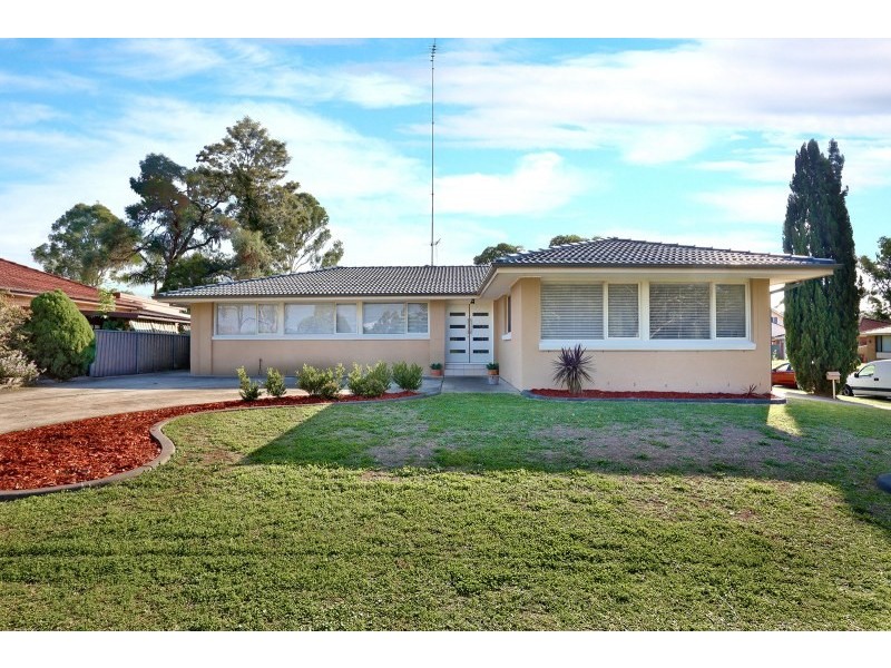 2 Henderson Crescent, Jamisontown NSW 2750