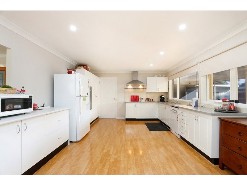 2 Henderson Crescent, Jamisontown NSW 2750