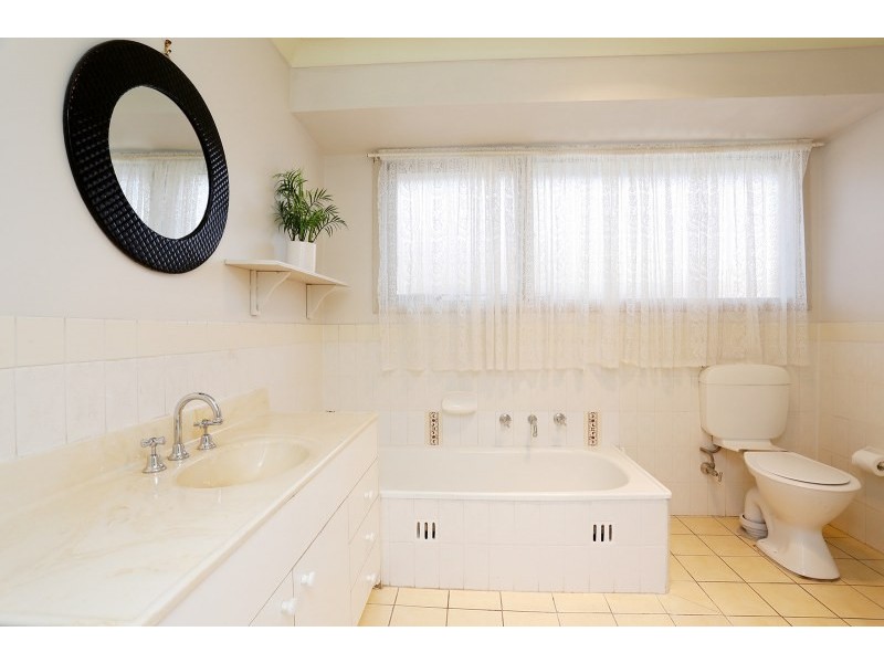 2 Henderson Crescent, Jamisontown NSW 2750