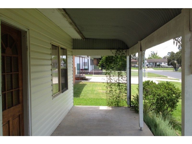 5 Barker Street, Cambridge Park NSW 2747