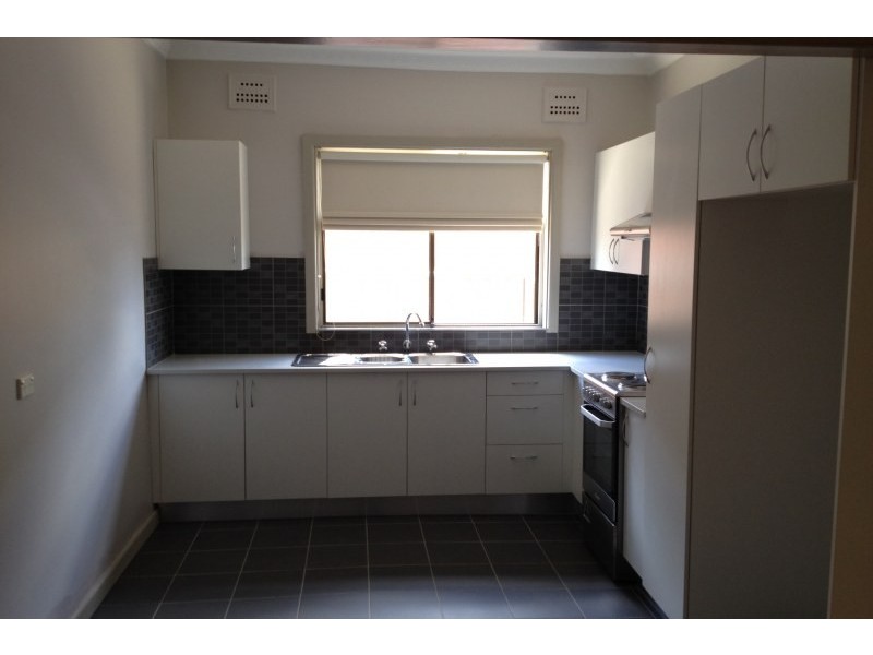 5 Barker Street, Cambridge Park NSW 2747