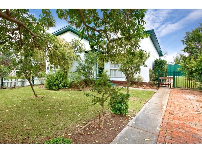 10 Devon Road, Cambridge Park NSW 2747