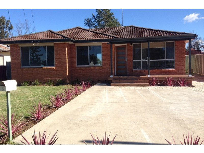 3 Barker Street, Cambridge Park NSW 2747