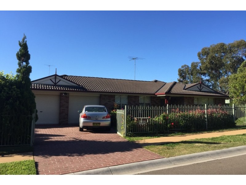 6 St Andrews Drive, Glenmore Park NSW 2745