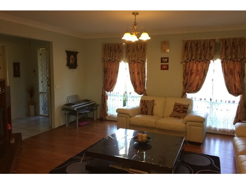 6 St Andrews Drive, Glenmore Park NSW 2745
