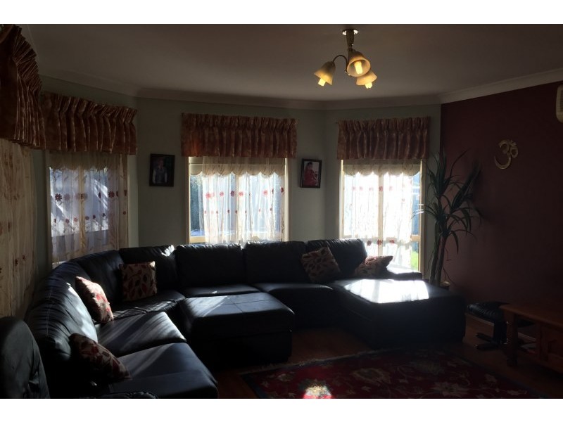 6 St Andrews Drive, Glenmore Park NSW 2745