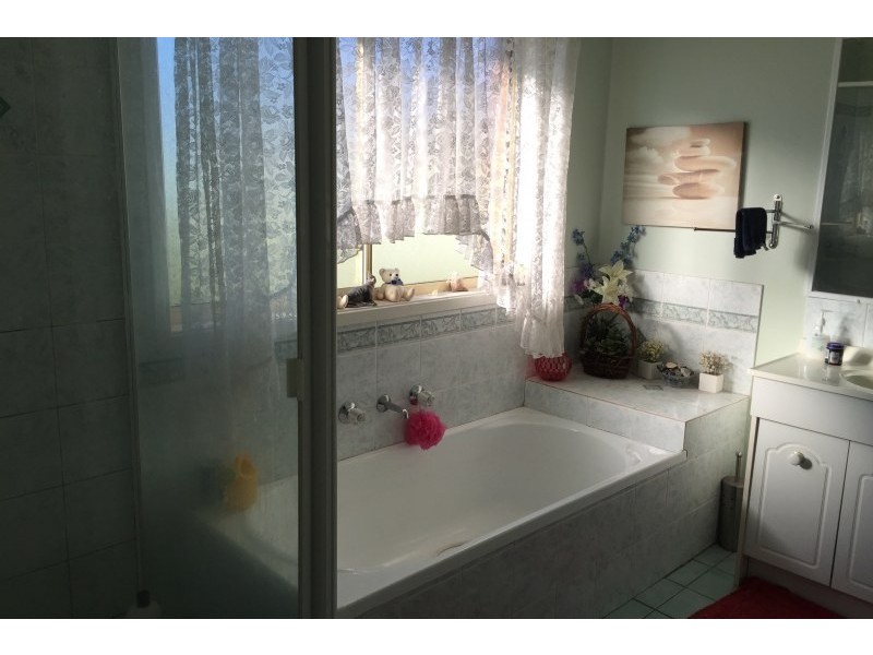 6 St Andrews Drive, Glenmore Park NSW 2745