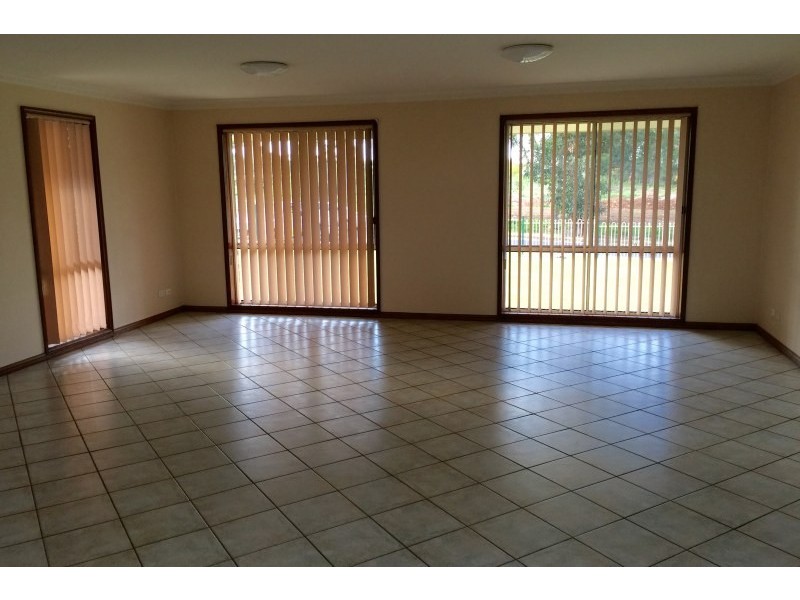 1/82 Landsdowne Road, Orchard Hills NSW 2748