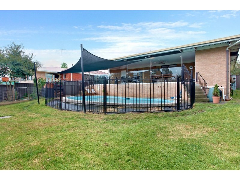 9 Gladswood Avenue, South Penrith NSW 2750