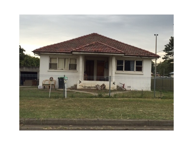 2/18 Paskin Street, Kingswood NSW 2747