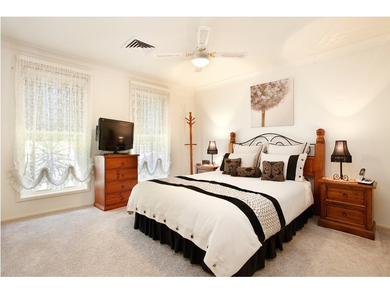 16 Barron Field Drive, Glenmore Park NSW 2745