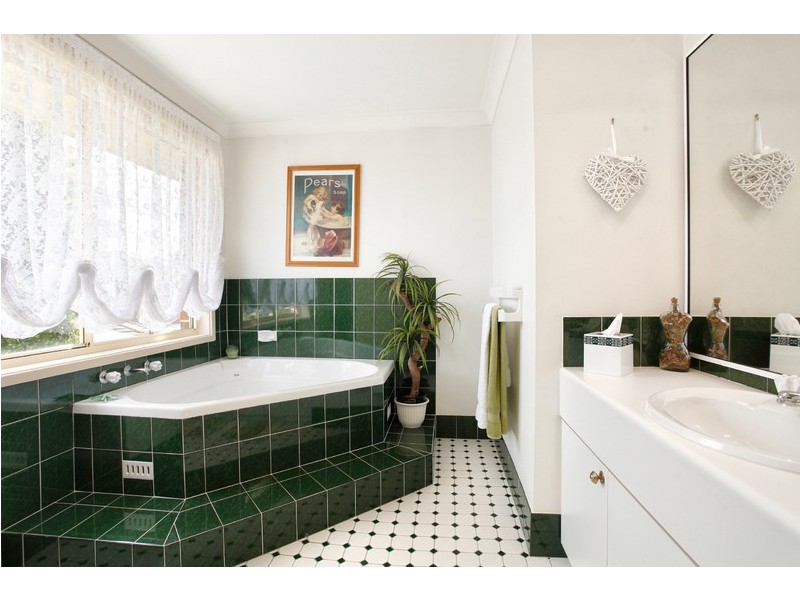 16 Barron Field Drive, Glenmore Park NSW 2745