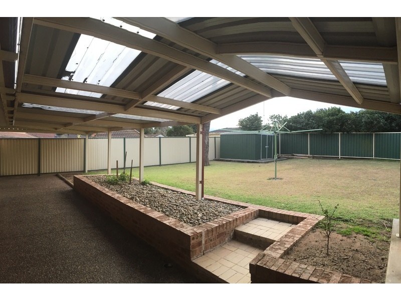 3 Horseshoe Circuit, St Clair NSW 2759