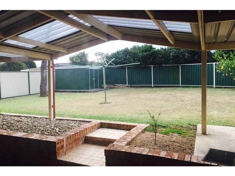 3 Horseshoe Circuit, St Clair NSW 2759