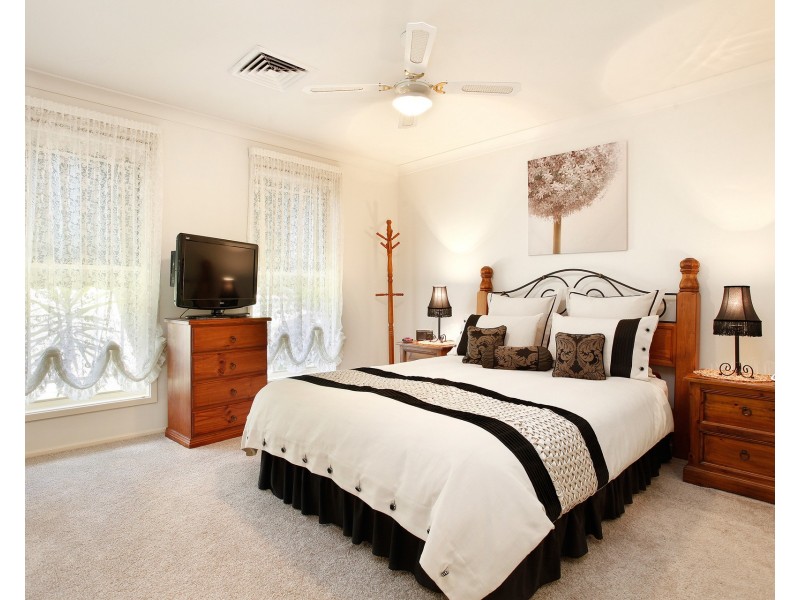 16 Barron Field Drive, Glenmore Park NSW 2745