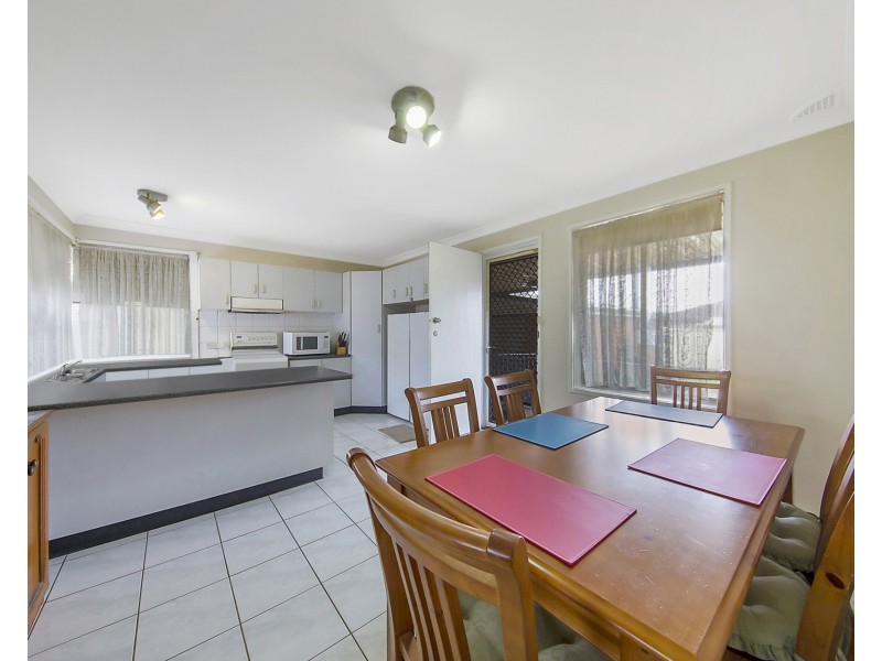 10 Loxwood Avenue, Cambridge Park NSW 2747
