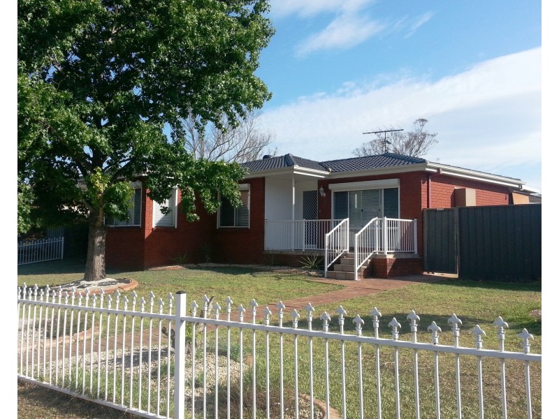 4 Campton Avenue, Cambridge Park NSW 2747
