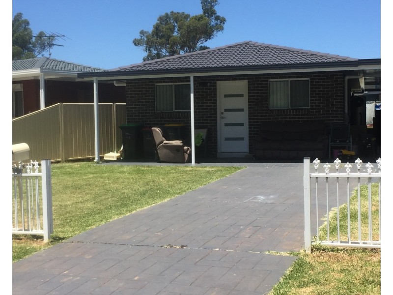4a Campton Avenue, Cambridge Park NSW 2747