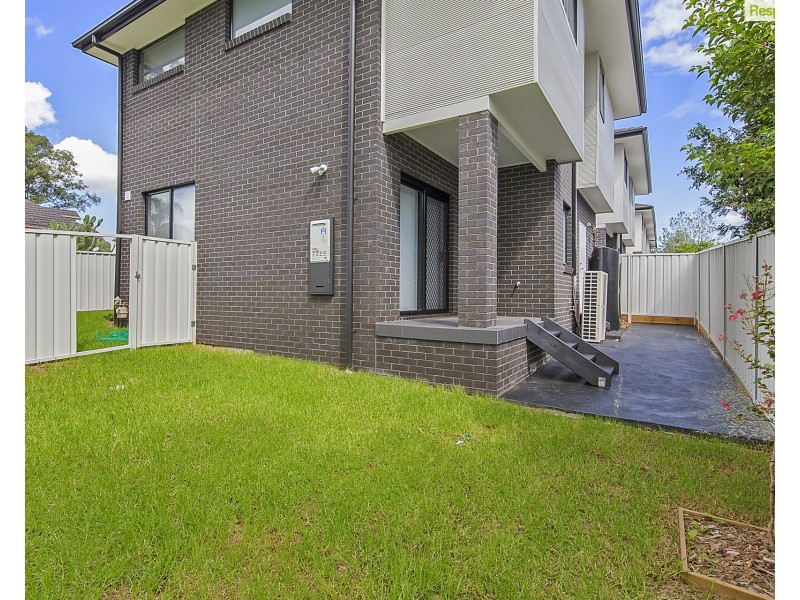 2/17 Jamison Road, Kingswood NSW 2747