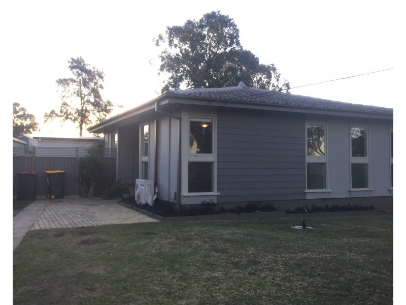 8 Tangaloa Crescent, Lethbridge Park NSW 2770