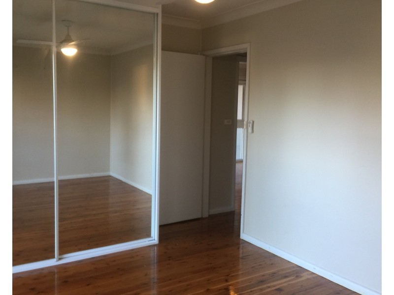 8 Tangaloa Crescent, Lethbridge Park NSW 2770