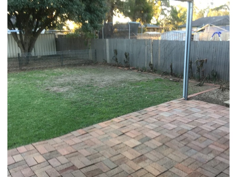 8 Tangaloa Crescent, Lethbridge Park NSW 2770