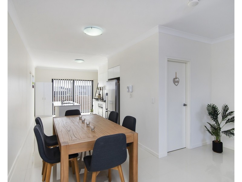 27/2 Glenmore Ridge Drive, Glenmore Park NSW 2745