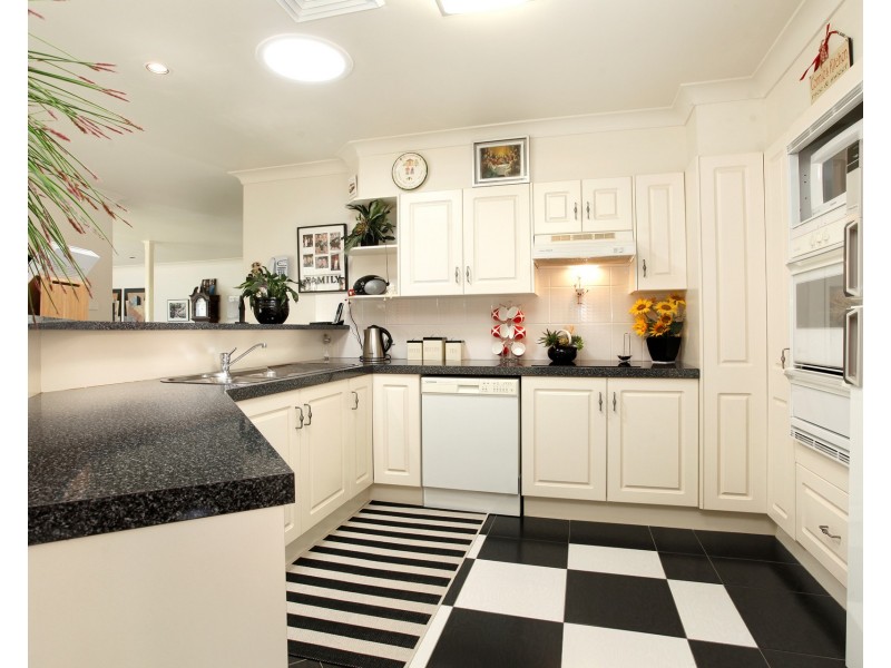 16 Barron Field Drive, Glenmore Park NSW 2745