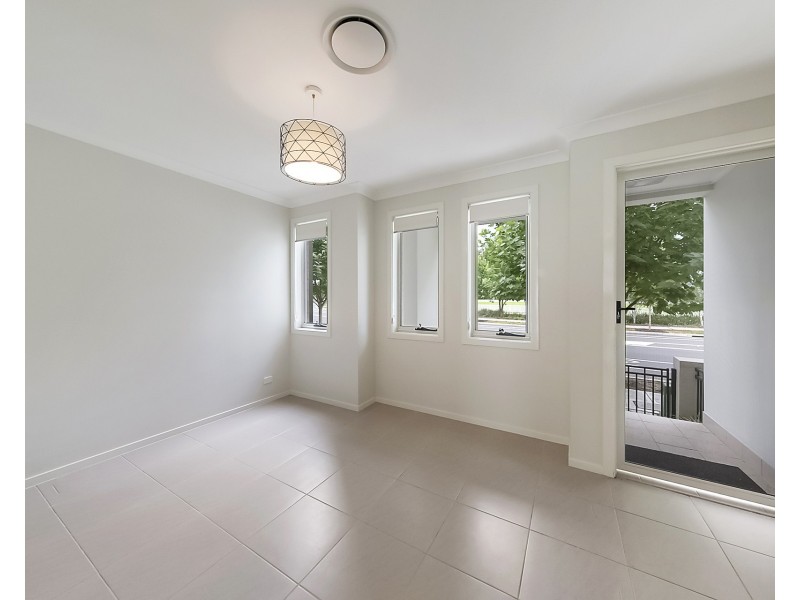 112 Lord Sheffield Circuit, Penrith NSW 2750