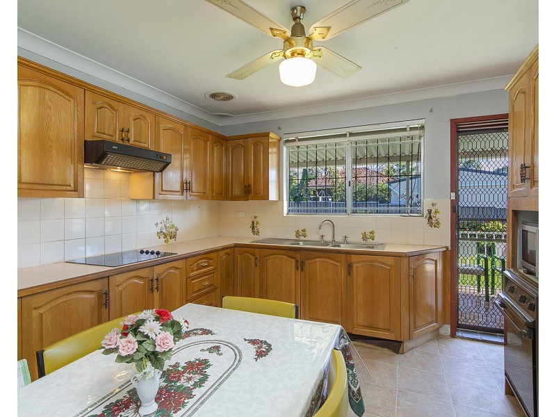 28 Munmora Place, Oxley Park NSW 2760