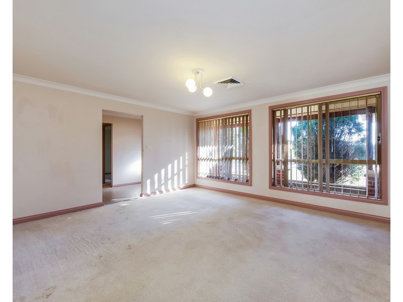 22 Woodlands Drive, Glenmore Park NSW 2745