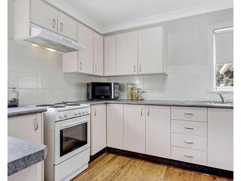 8 Tangaloa Crescent, Lethbridge Park NSW 2770