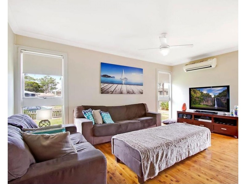 8 Tangaloa Crescent, Lethbridge Park NSW 2770
