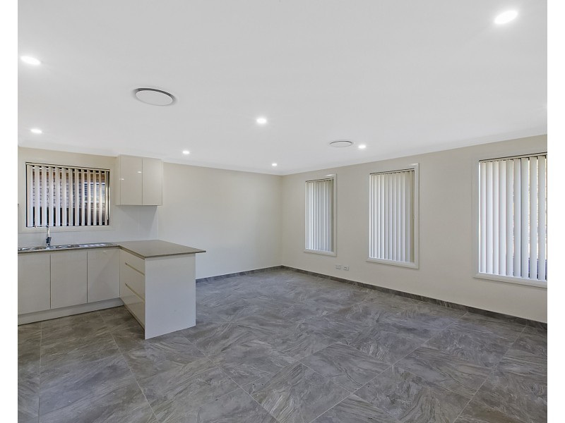 14a William Street, Cambridge Park NSW 2747