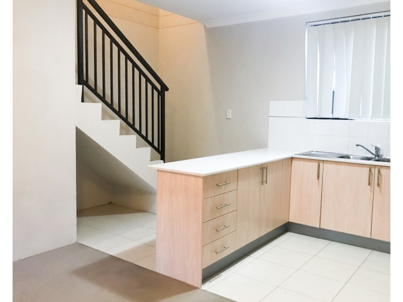 2/9-13 Dent Street, Jamisontown NSW 2750