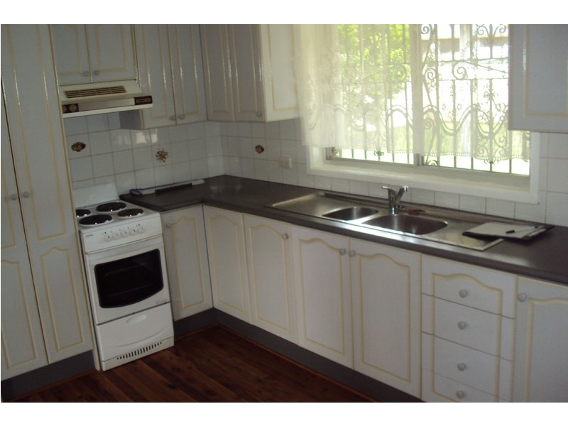 42 Elwood Crescent, Quakers Hill NSW 2763