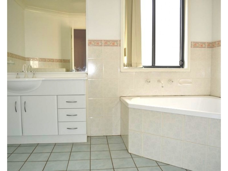 27 Aquamarine Street, Quakers Hill NSW 2763