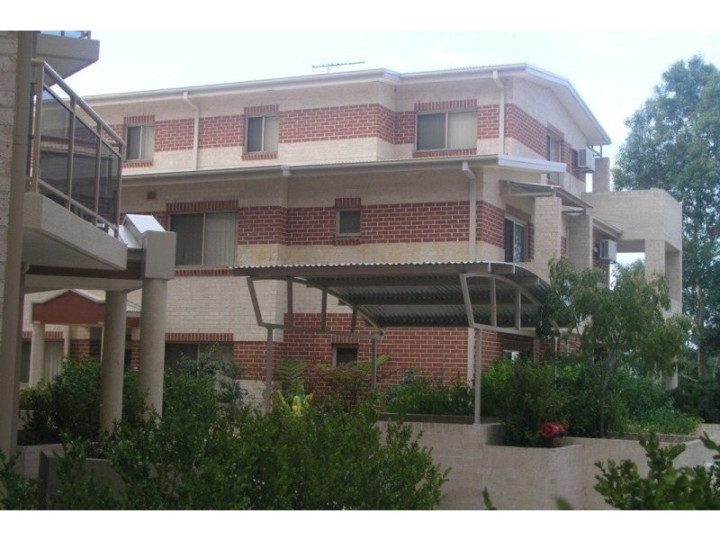 Unit 13/2 Wentworth Avenue, Toongabbie NSW 2146