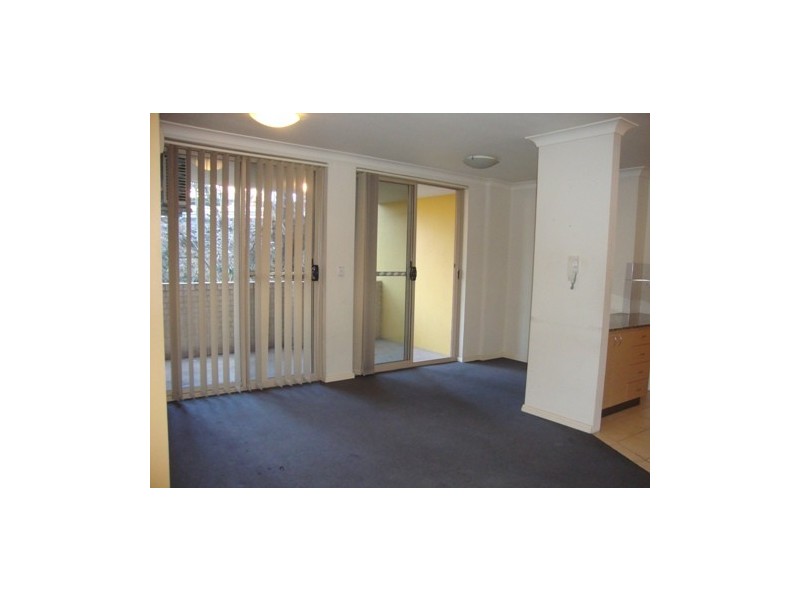 Unit 13/2 Wentworth Avenue, Toongabbie NSW 2146