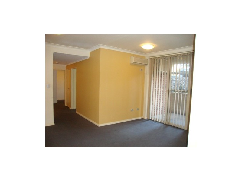 Unit 13/2 Wentworth Avenue, Toongabbie NSW 2146